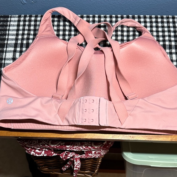Pink Sports Bra Sz 38D by Lululemon new condition - Picture 2 of 7